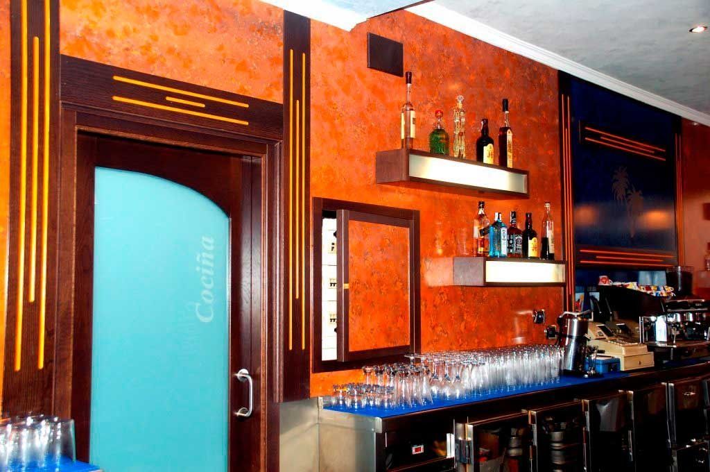 La palabra cucina que está en una puerta