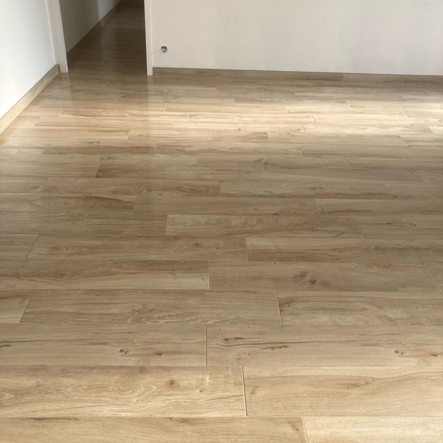 Sol en parquet clair