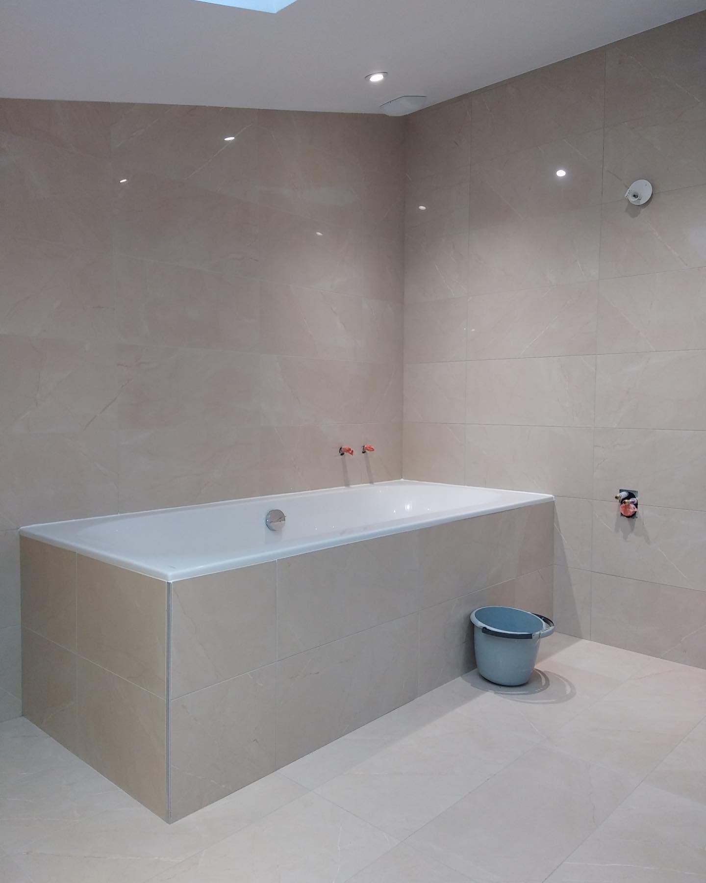 Salle de bains claire