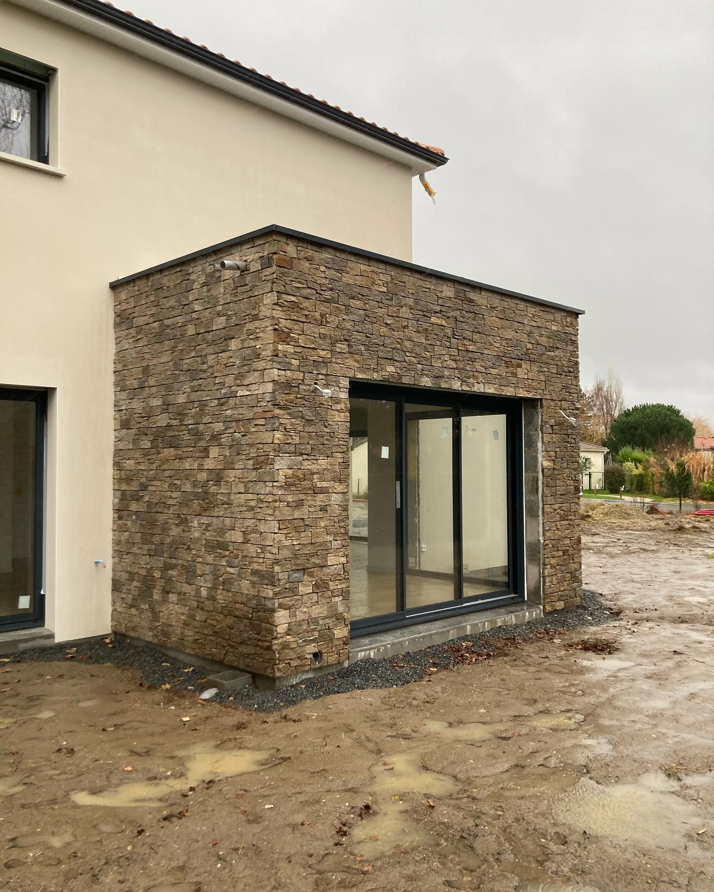 Porte-fenêtre d'une extension de maison