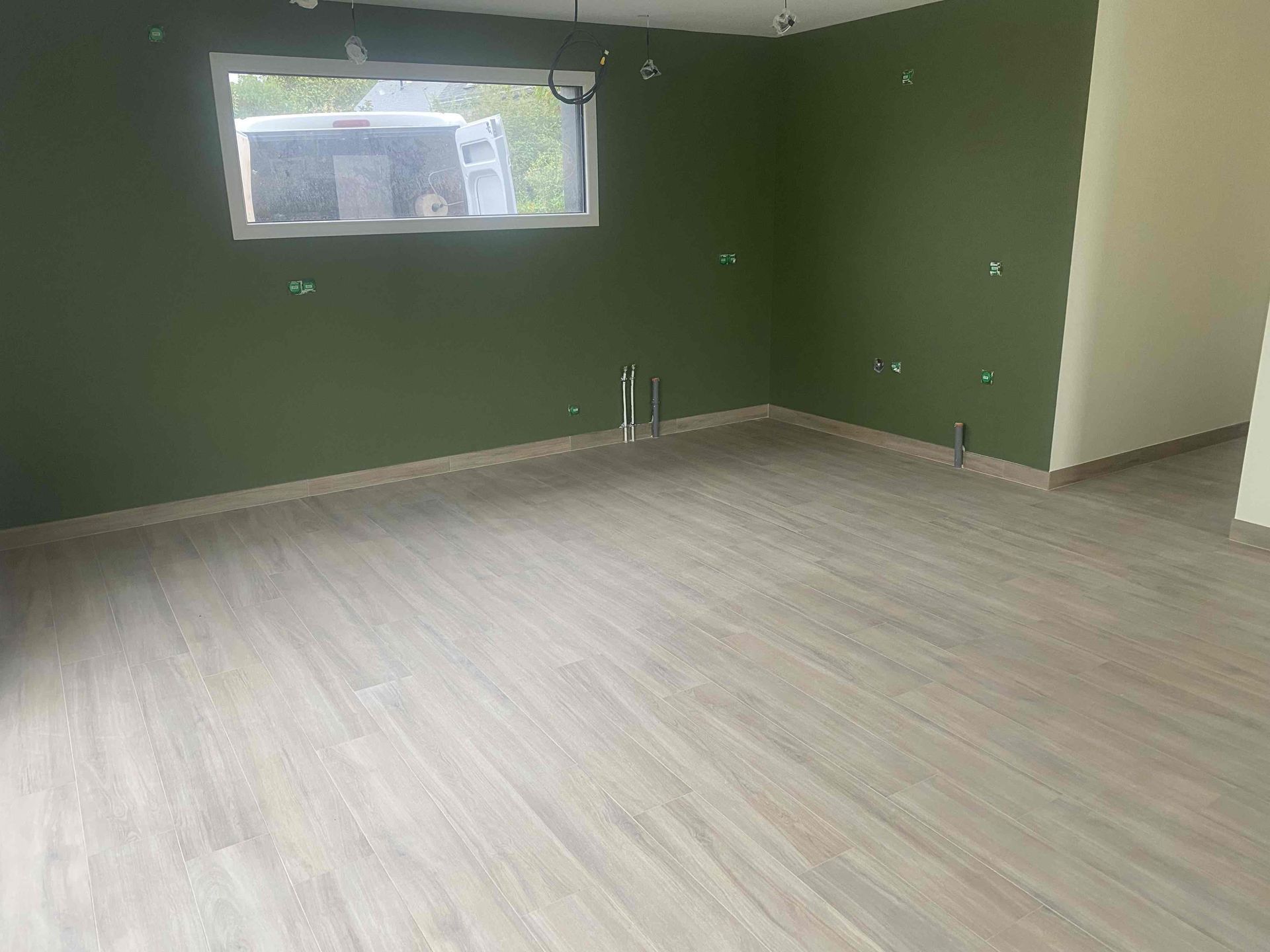 Pièce avec sol en parquet