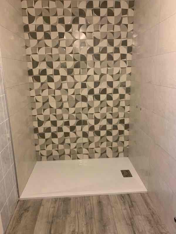 Douche avec mosaïque