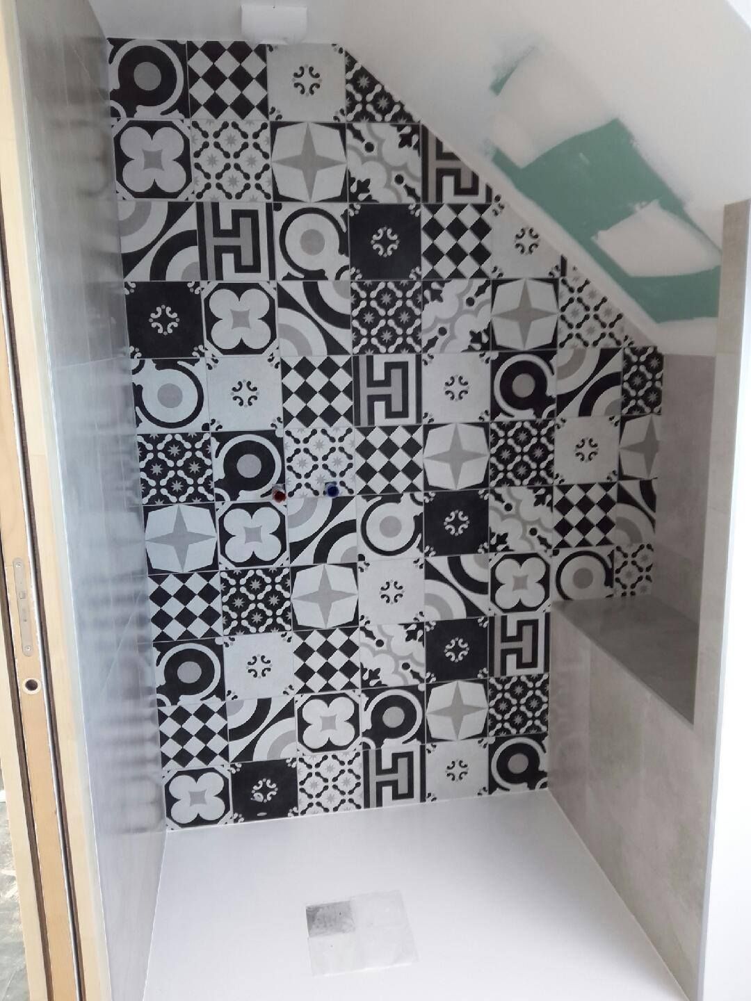Mur en carreaux graphiques