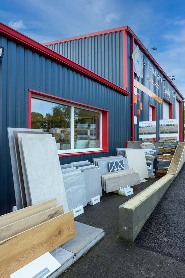 Vue sur le hall d’exposition de SARL LERAY DAVID