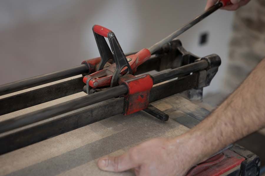 Outil pour couper du carrelage