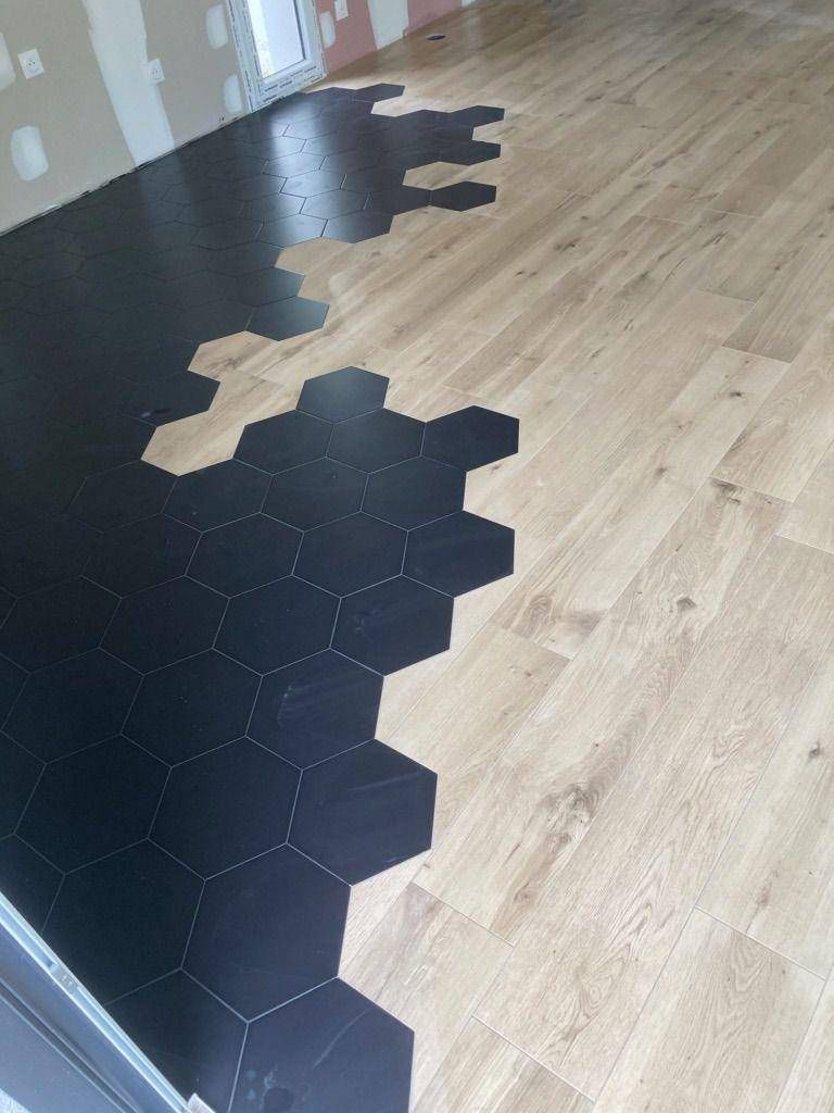 Parquet et carrelage hexagonal sombre