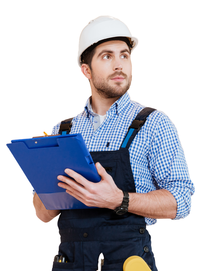 Un ouvrier du bâtiment portant un casque blanc tient un bloc-notes bleu et regarde sur le côté.