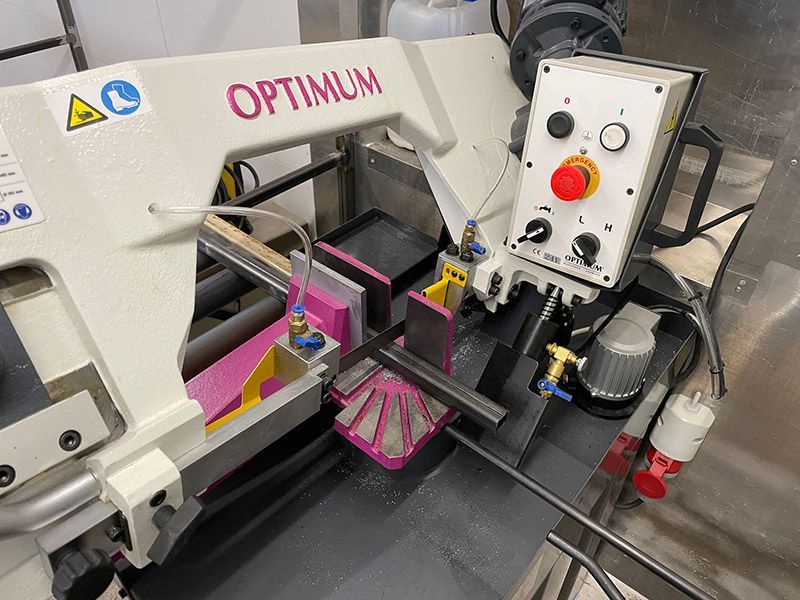 Maschine von OPTIMUM zum Zuschneiden von Metall