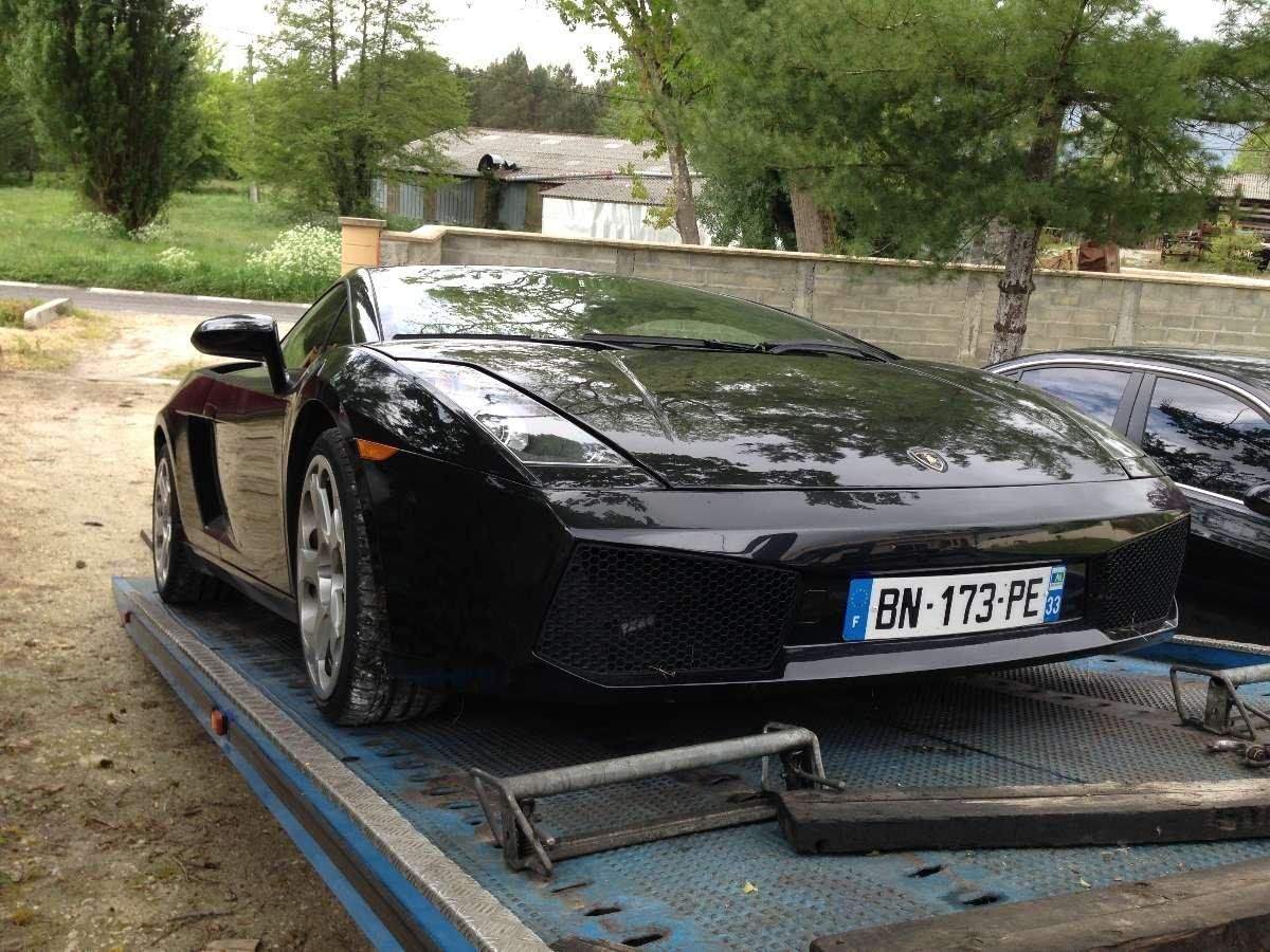 Transport de véhicules de prestige sous bâche