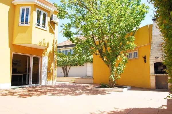 Zona exterior da clínica veterinária monte dos burgos