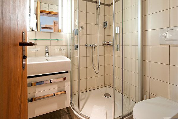 Bathroom Fex – Hotel Chesa Grischa in Sils-Baselgia