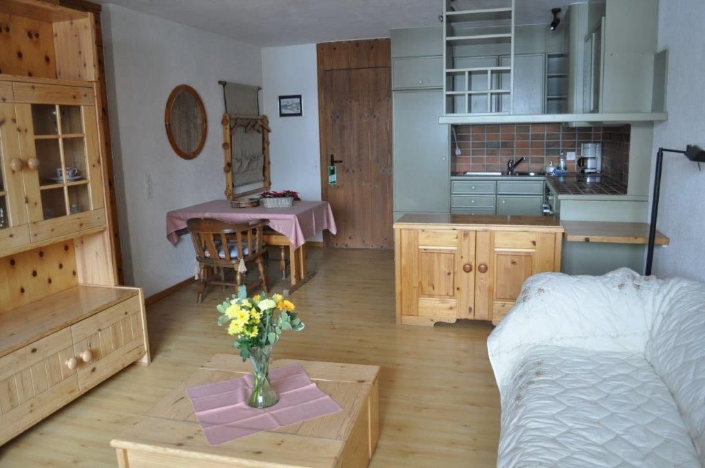 Junior Suite mit Balkon Wohnzimmer Marmotta - Hotel Chesa Grischa in Sils-Baselgia