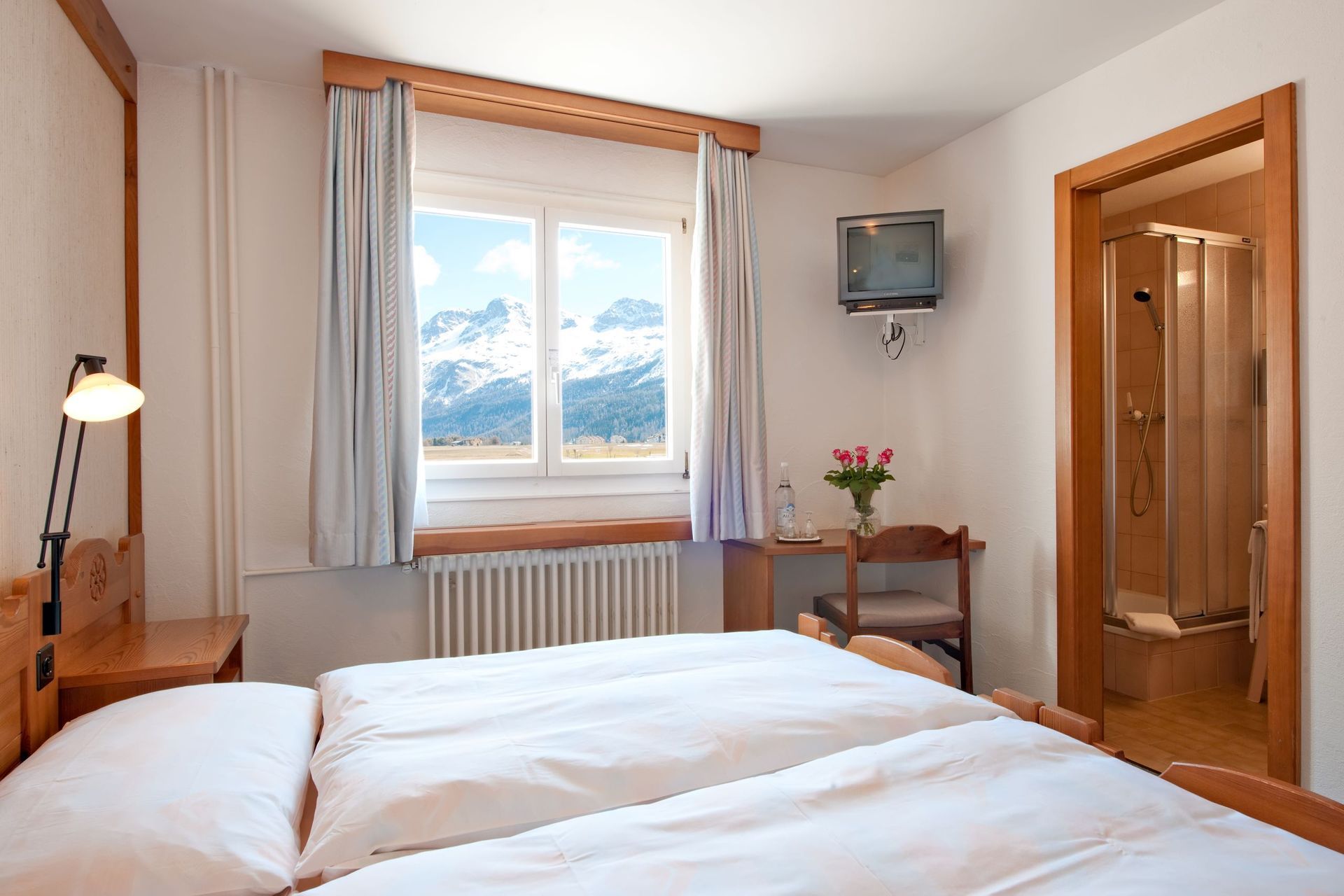 Standard Doppelzimmer Baslegia - Hotel Chesa Grischa in Sils-Baselgia