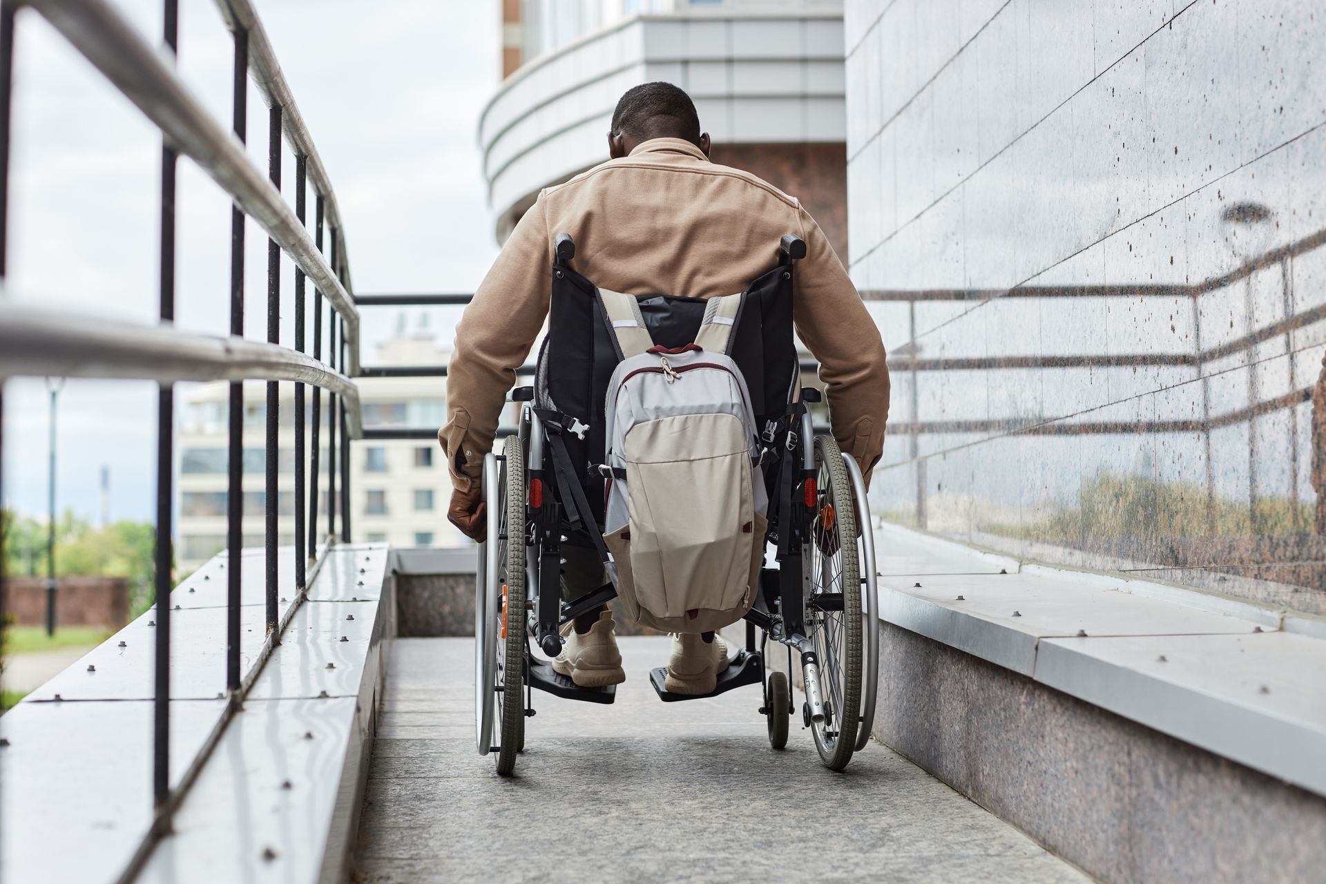 Rampe d'un bâtiment en cas de handicap