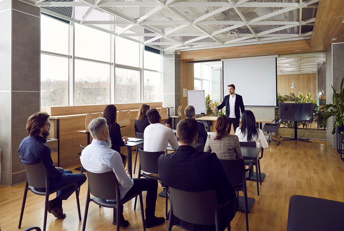 Groupe de personnes en formation 