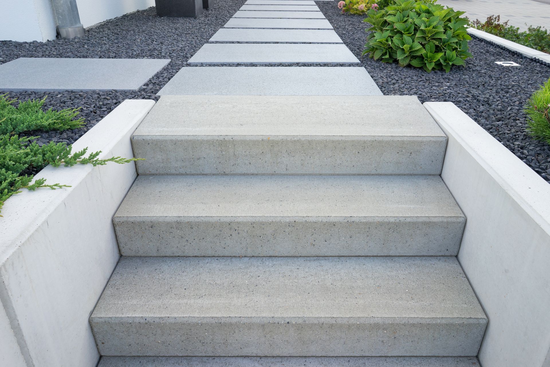 Escaliers extérieurs en béton rénovés