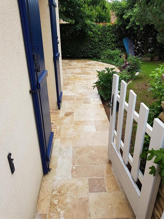 Contour de maison carrelé