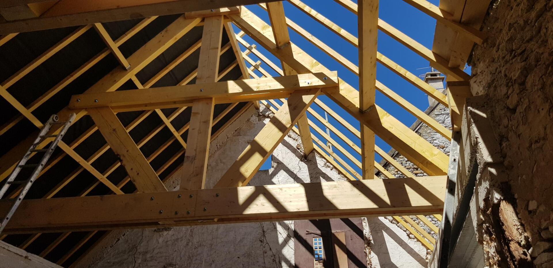 Charpente posée vue d'en bas