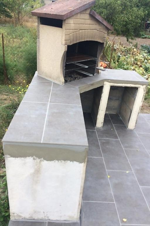 Support barbecue béton