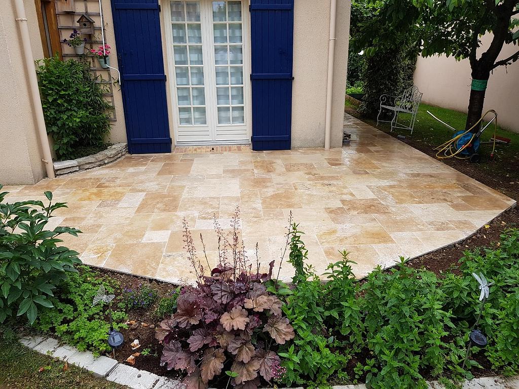 Terrasse avec carrelage terminée