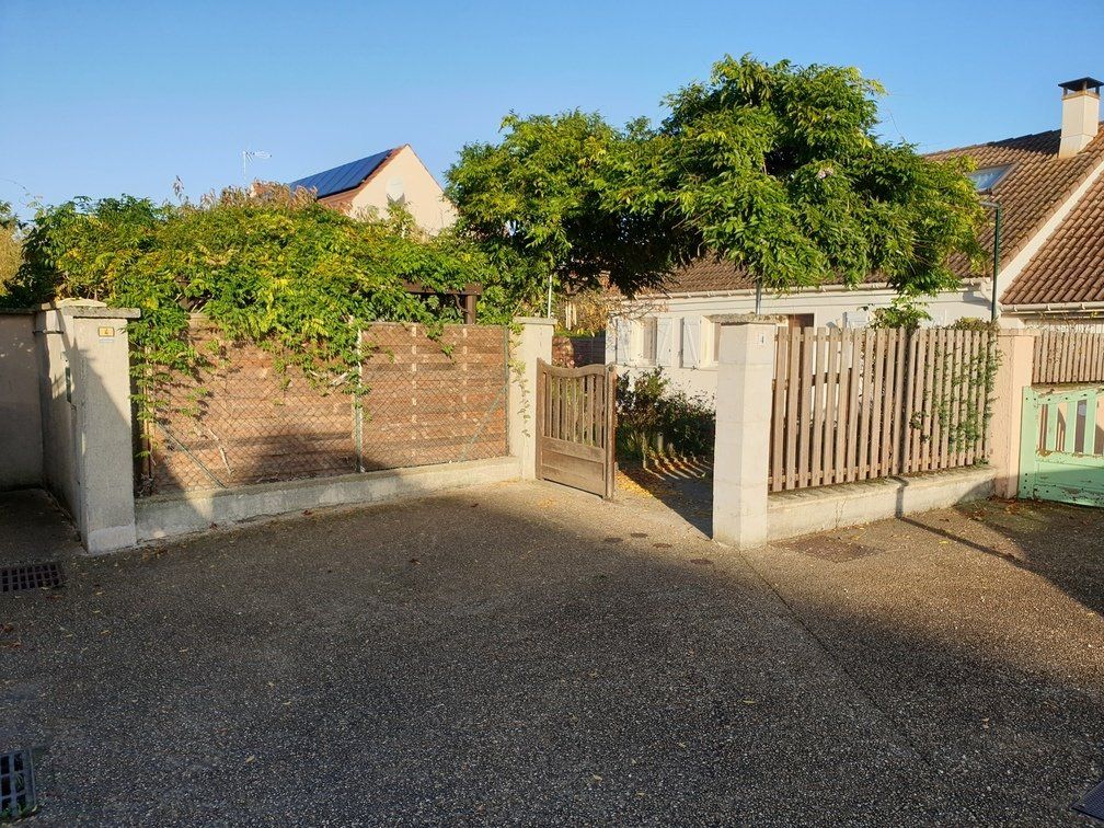 Grand muret avec portail