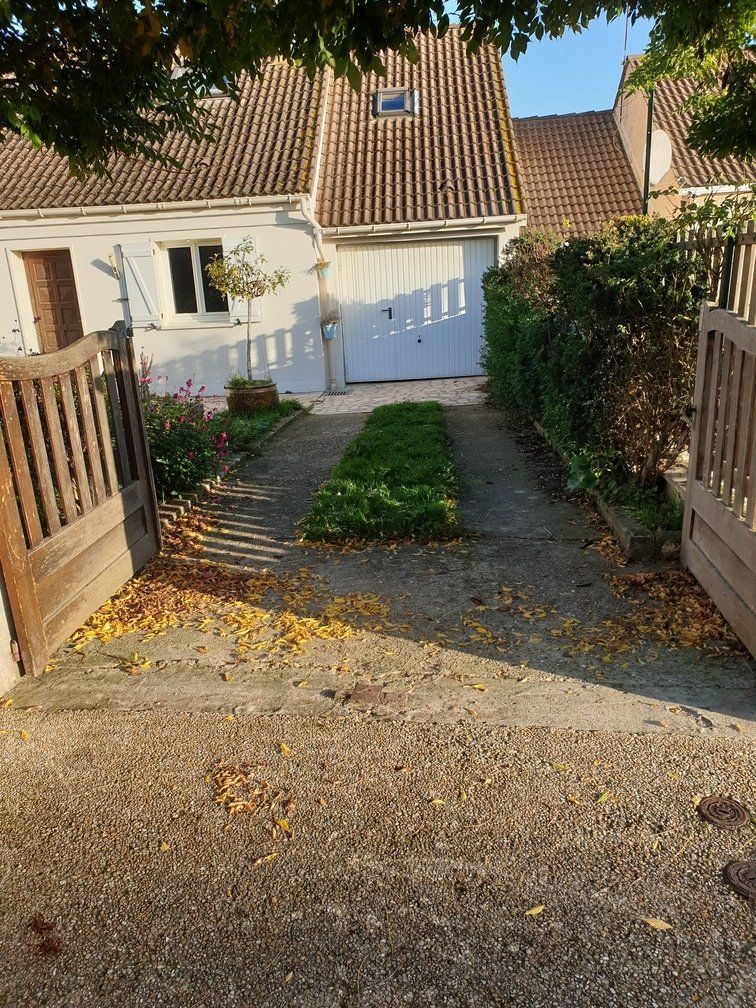 Chemin de portail avant pose de pavés