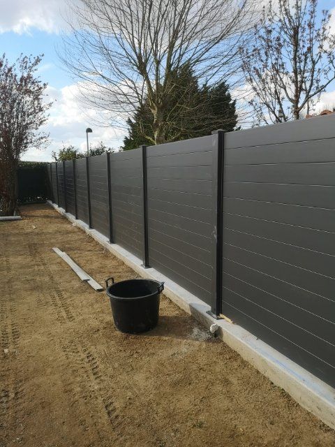Palissade terminée avec muret