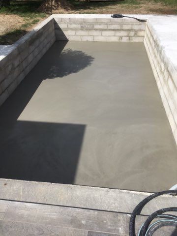 Fond de piscine installé