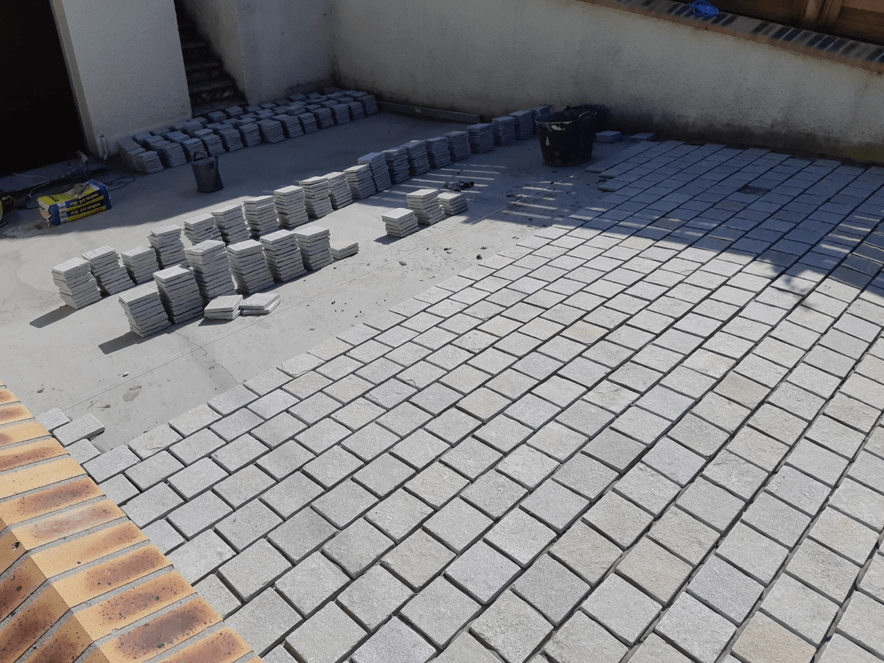 Pose de pavés en cours 2