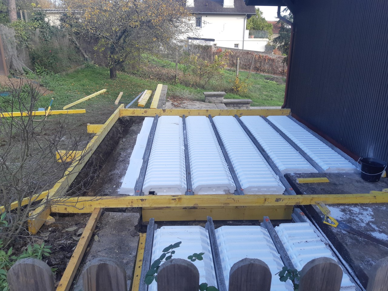 Pose d'isolant sous terrasse