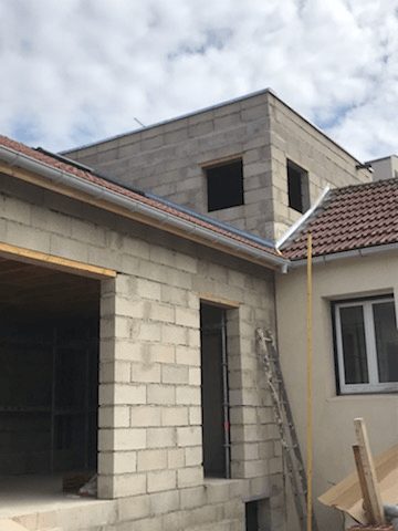 Agrandissement terminé sans peinture vu du sol