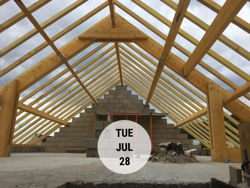 Grande charpente installée