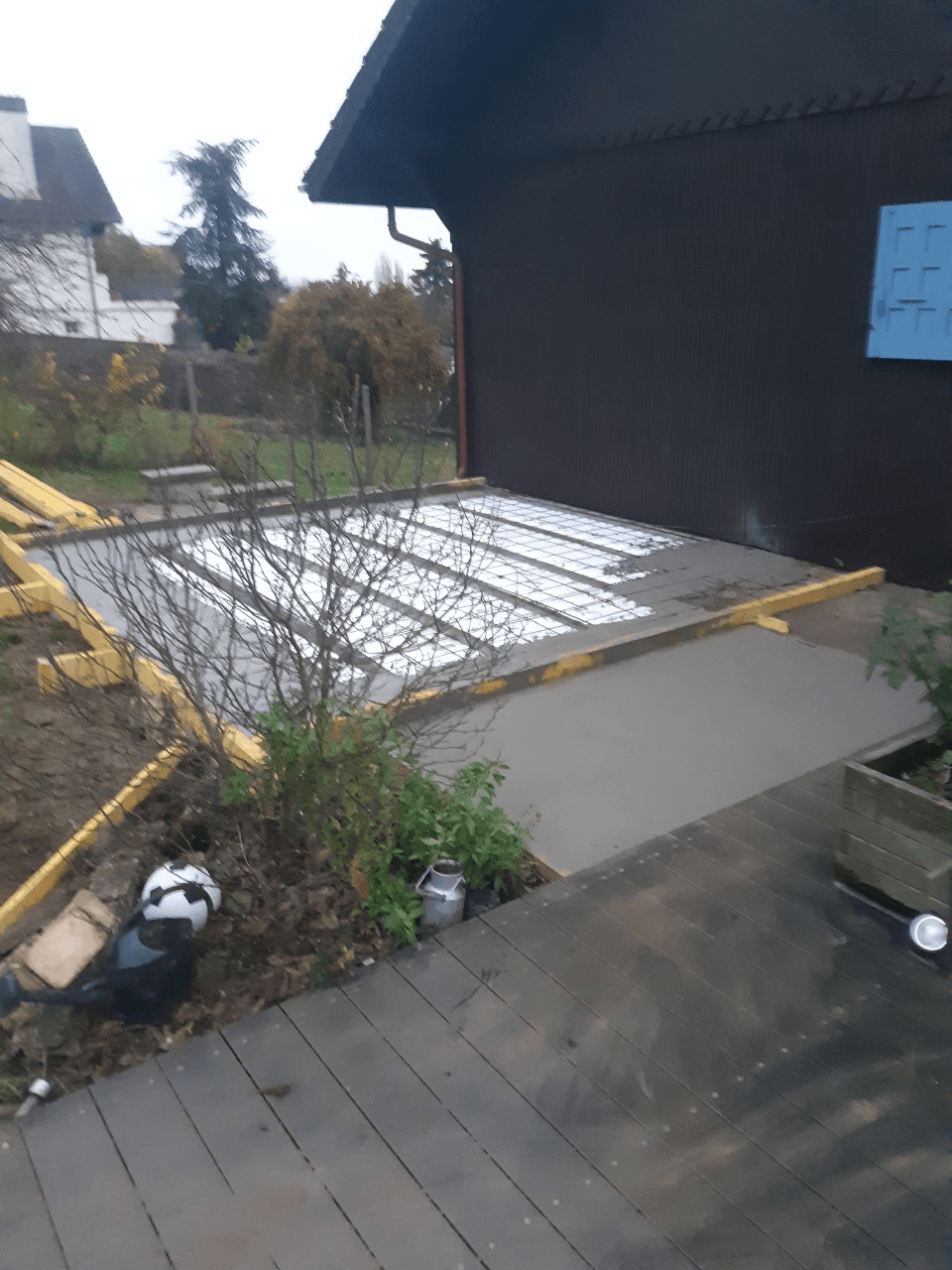 Coulage du béton sur l'isolant