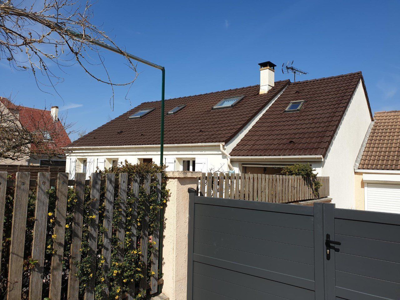 Toiture recouverte de produit étanche zoom