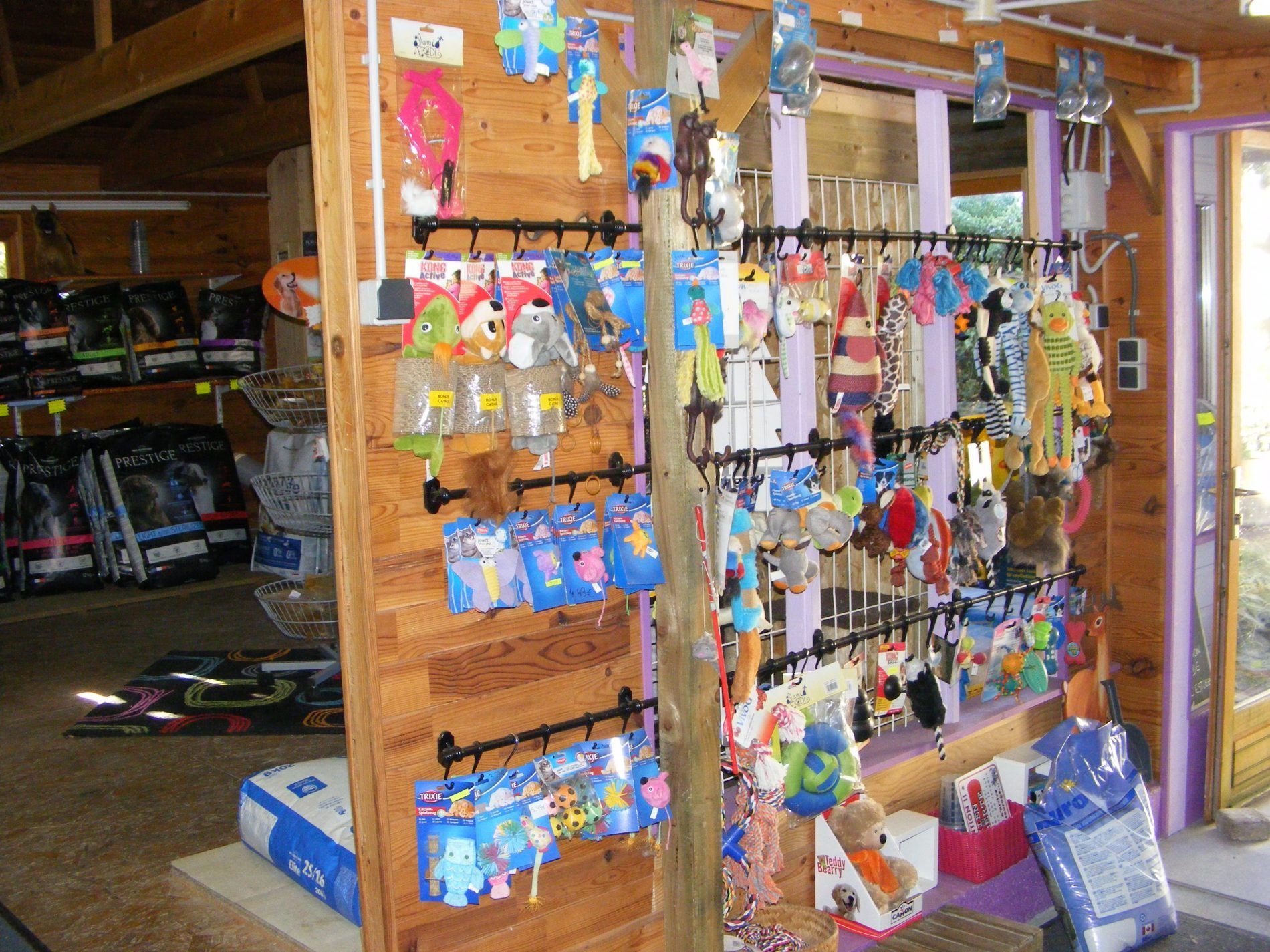 Différents produits disponibles en tête de rayon.