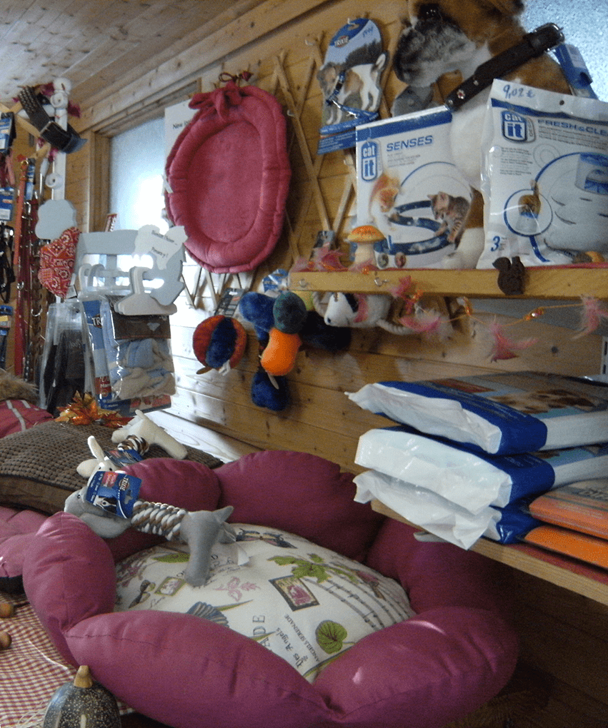 Produits alimentaires disponibles à la boutique.