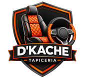 Logotipo de D'KACHE TAPICERIA con asiento de coche y volante en negro, naranja y gris sobre un emblema en forma de escudo.