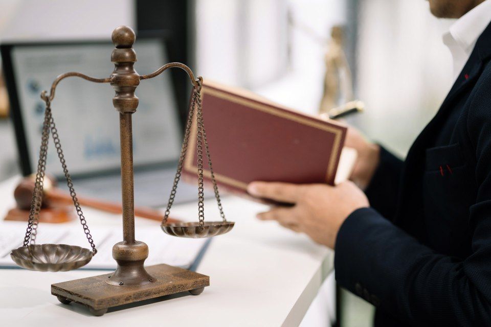 Bild Waage auf Tisch