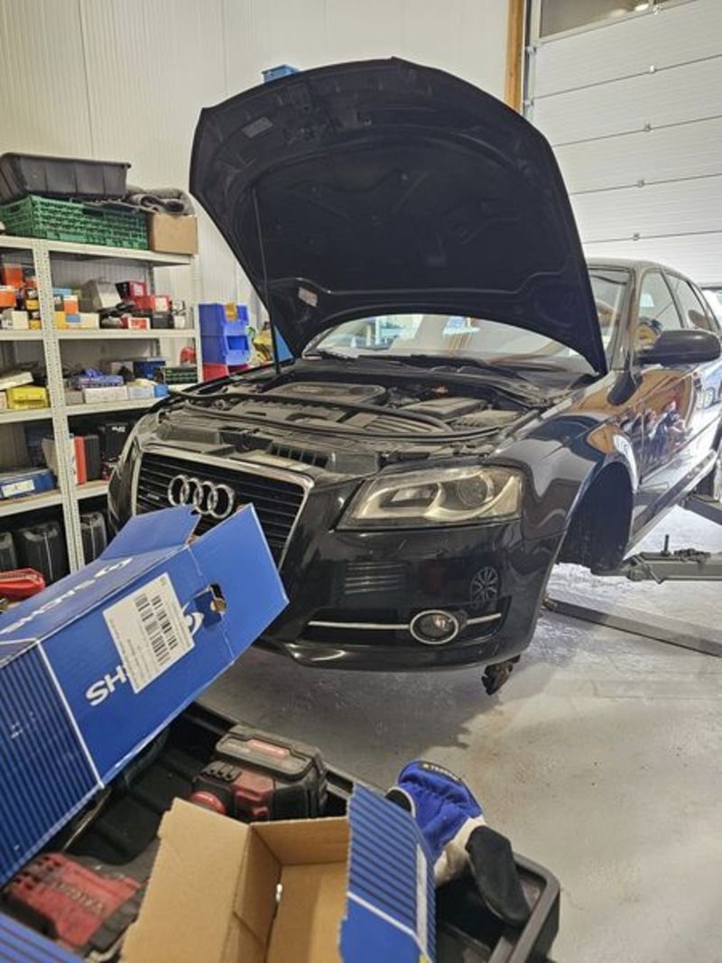 voiture en réparation