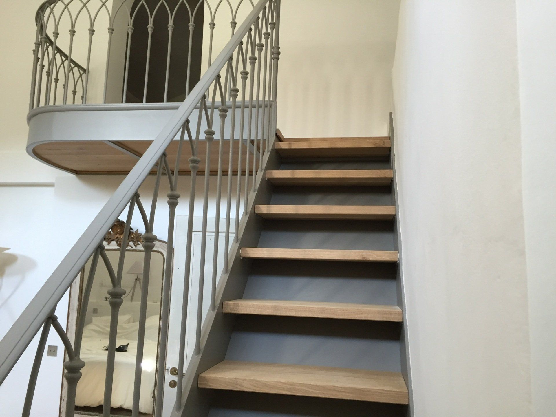 Rampe d'escalier grise