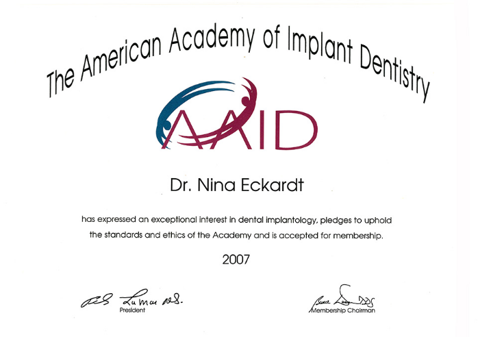 Mitgliedschaftszertifikat für Dr. Nina Eckardt – American Academy of Implant Dentists