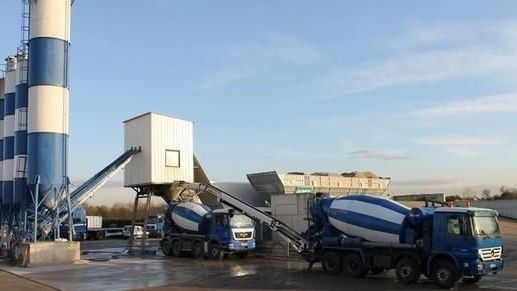 Camions-toupies pour transporter le béton