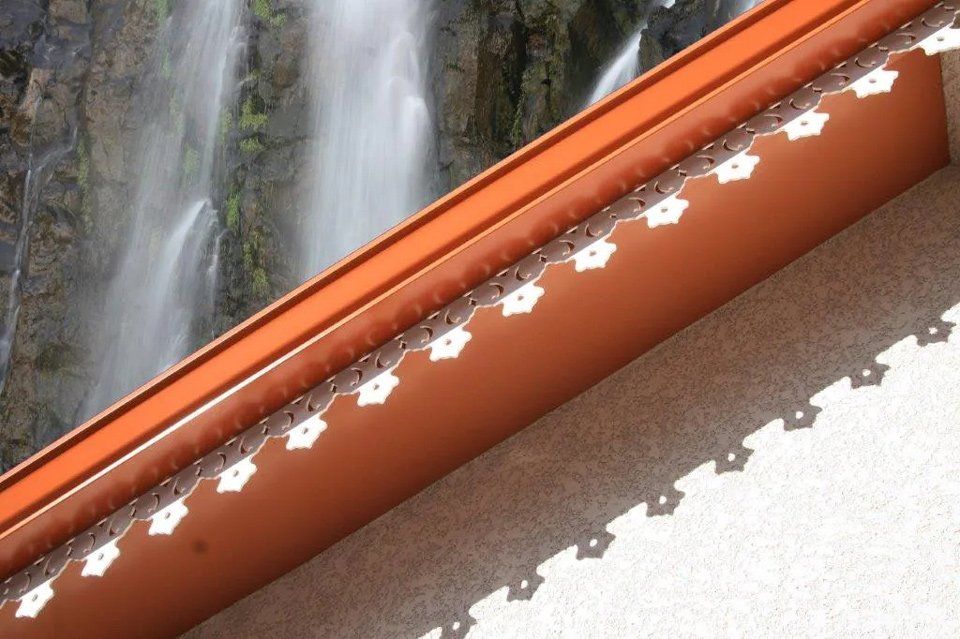 Lambrequin orange vu de dessous