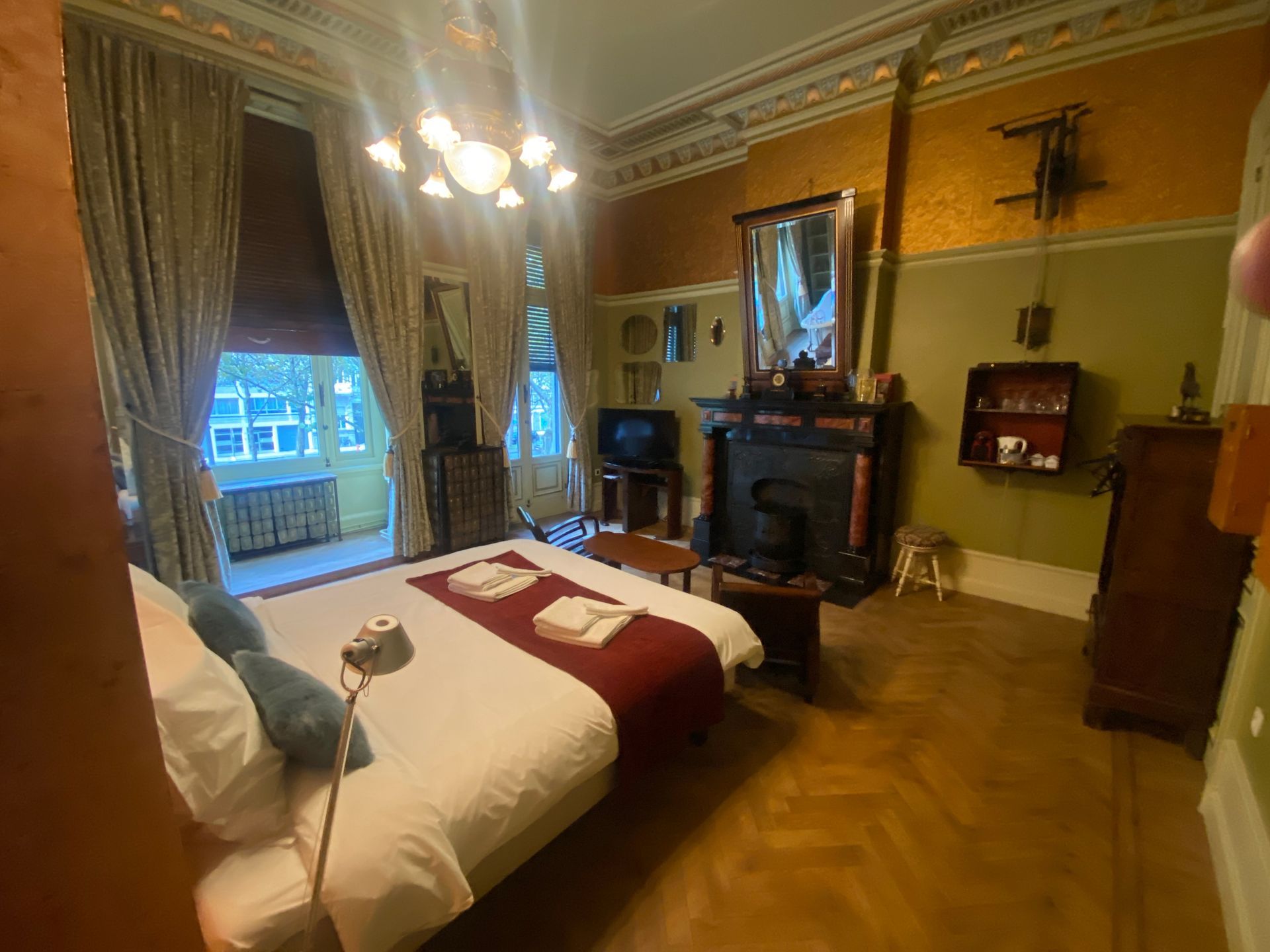 Historische Bed & Breakfast Au Lit Jérôme! In Antwerpen