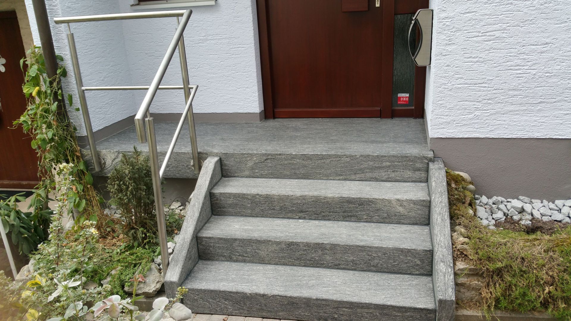 Außentreppe nach Renovierung mit CasaFloor