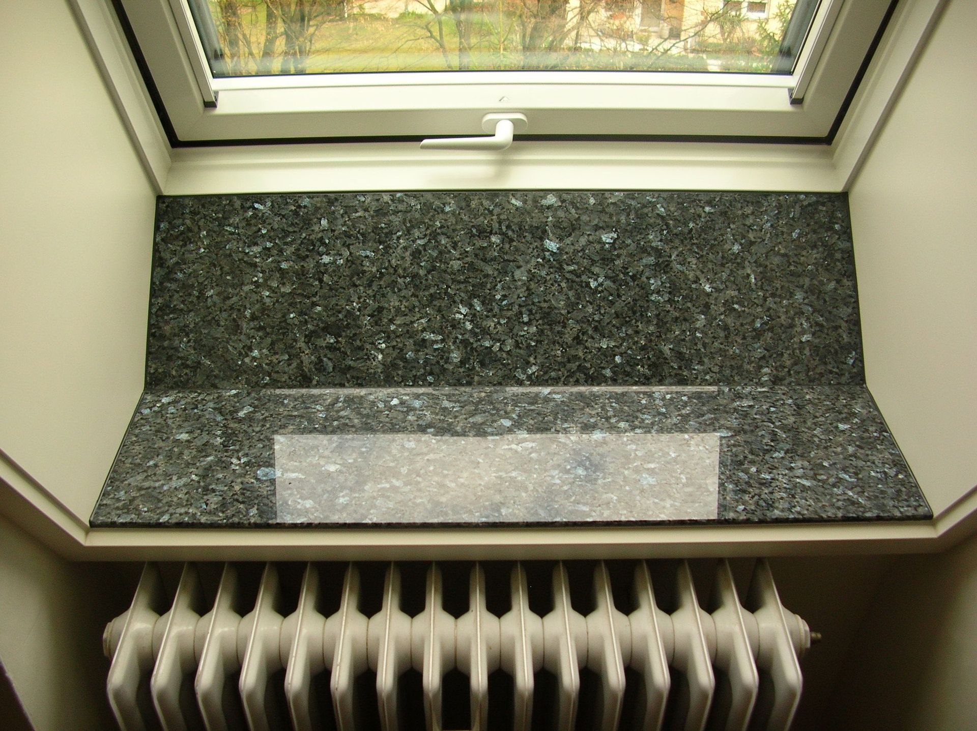 Dachfensterbereich nach der Renovierung mit CasaFloor-Platte