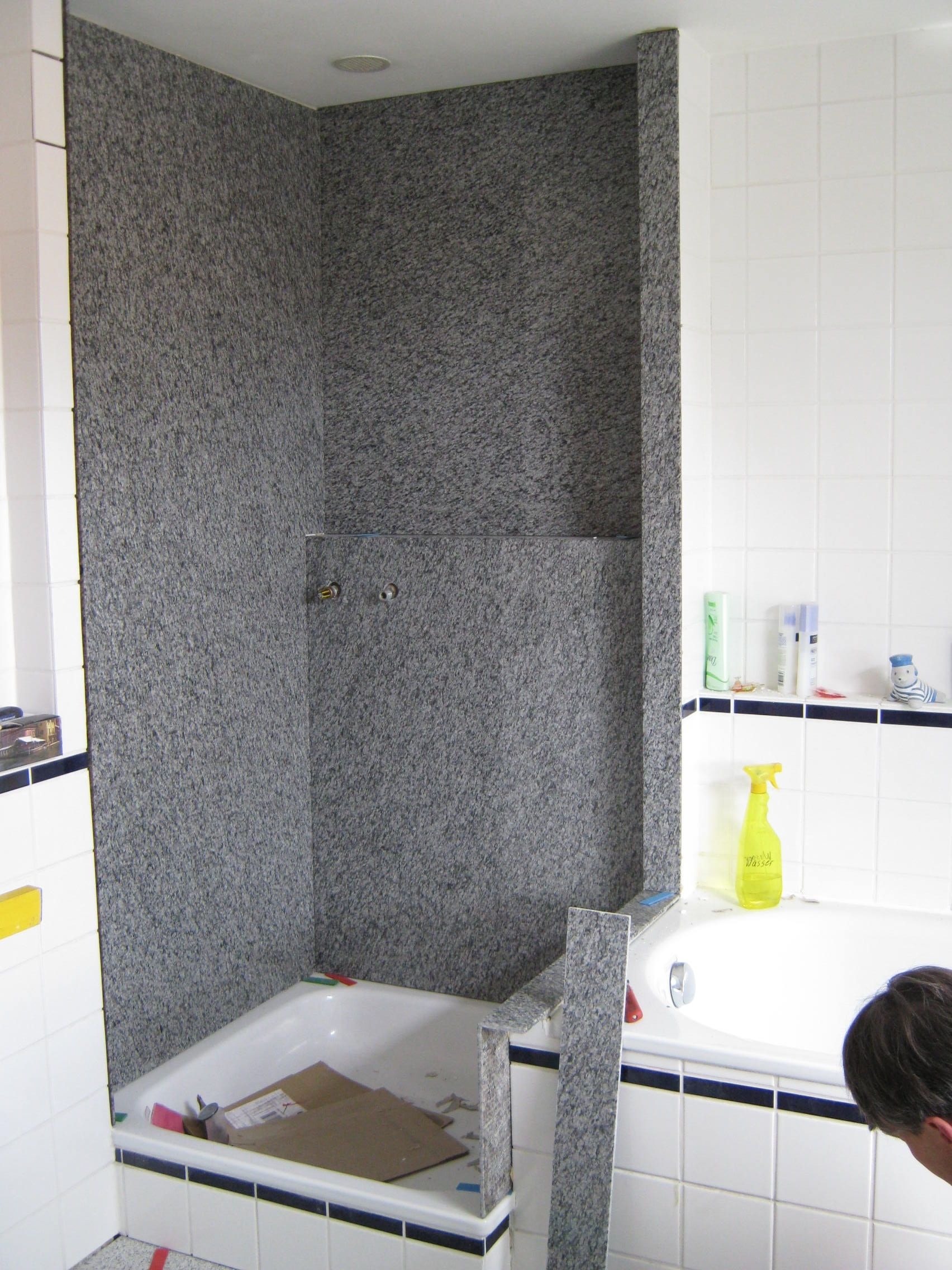 Renovierung einer Dusche mit Naturstein