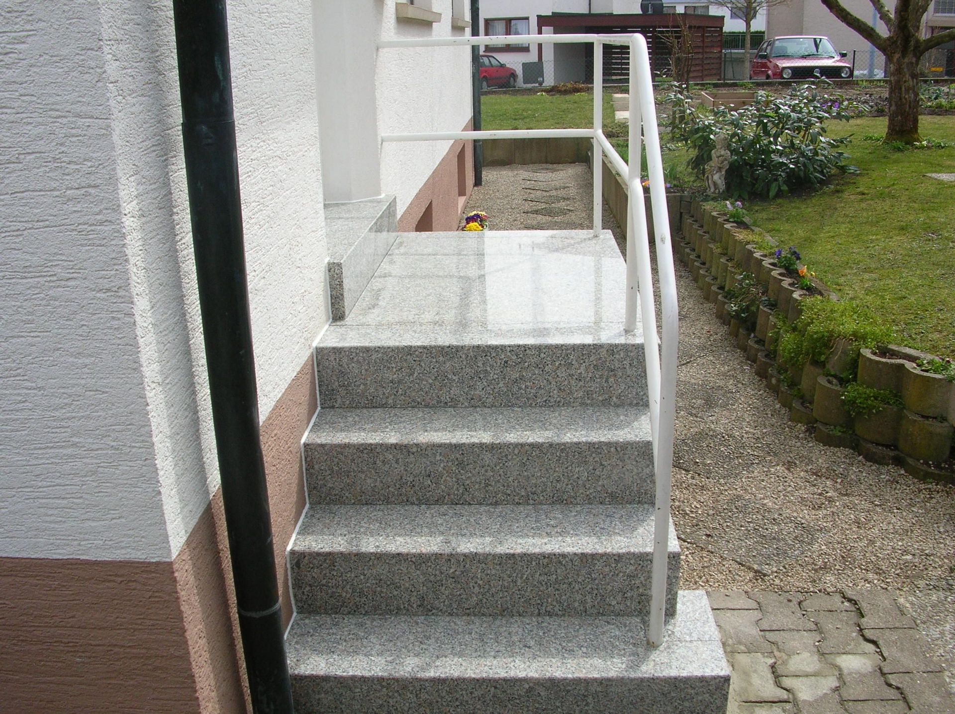 Außentreppe nach der Renovierung mit CasaFloor