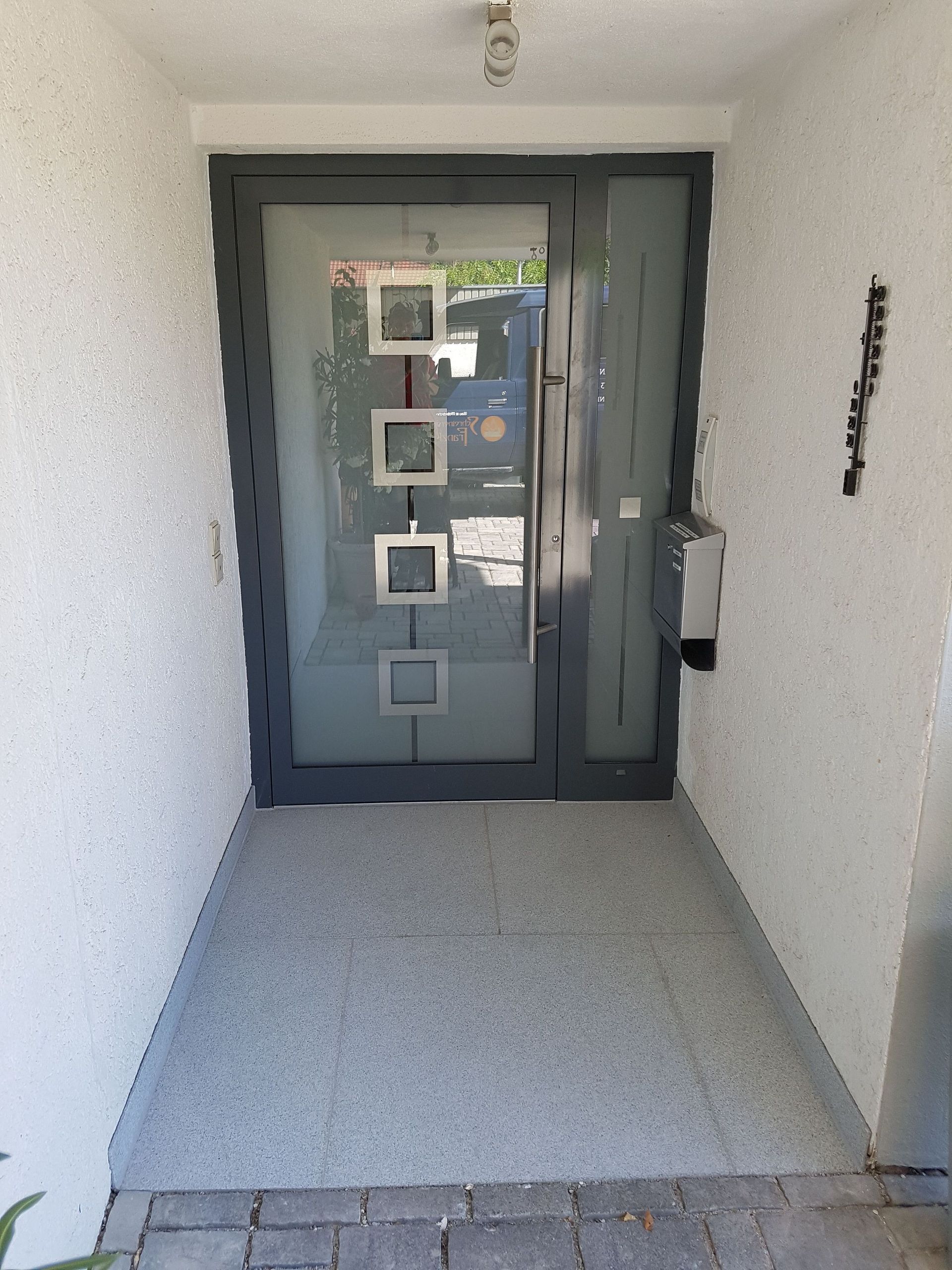 Eingangstür mit Verglasung