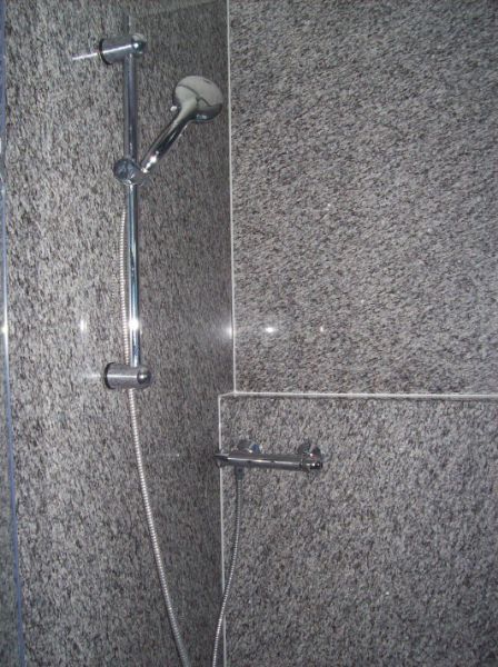 moderne Granit-Duschkabine